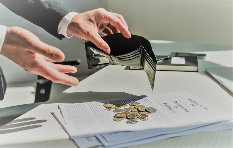 في أوقات الضائقة المالية، قد تبدو فكرة الاستثمار بعيدة المنال. ومع ذلك، مع الاستراتيجيات والعقلية الصحيحة، يمكن حتى لمن يعانون من ضائقة مالية اتباع ممارسات استثمارية ذكية. إليك بعض النصائح حول كيفية كيفية الاستثمار عندما تكون مفلسًا
