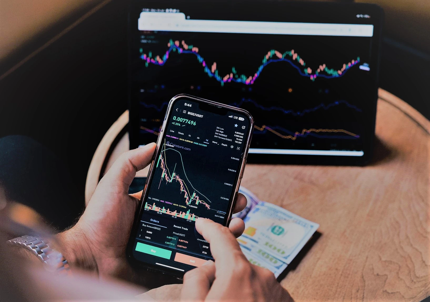 أهم مهارات الاستثمار يُعد الاستثمار جانبًا أساسيًا من التخطيط المالي وإدارة الثروات وللنجاح في عالم الاستثمار، يحتاج الأفراد إلى امتلاك مهارات أساسية معينة لا تساعد هذه المهارات المستثمرين على اتخاذ قرارات مدروسة فحسب، بل تُمكّنهم أيضًا من التعامل مع المشهد المعقد والمتغير باستمرار للأسواق المالية.