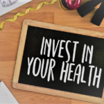 يُعد الاستثمار جانبًا أساسيًا من التخطيط المالي، ولكن غالبًا ما يتم إغفال أهمية الصحة في هذه العملية. فالحفاظ على الصحة الجيدة ليس ضروريًا لحياة مُرضية فحسب، بل يلعب أيضًا دورًا حيويًا في الاستثمار الناجح في هذه المقالة، سنتعمق في أهمية الصحة عند الاستثمار، ونستكشف الطرق المختلفة التي يمكن أن تؤثر بها على رفاهيتك المالية.